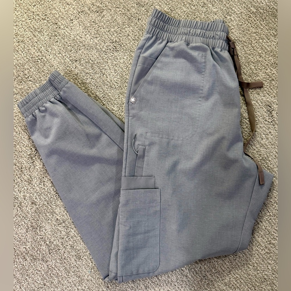 Women’s FIGS 21 Pocket Scrub Pants